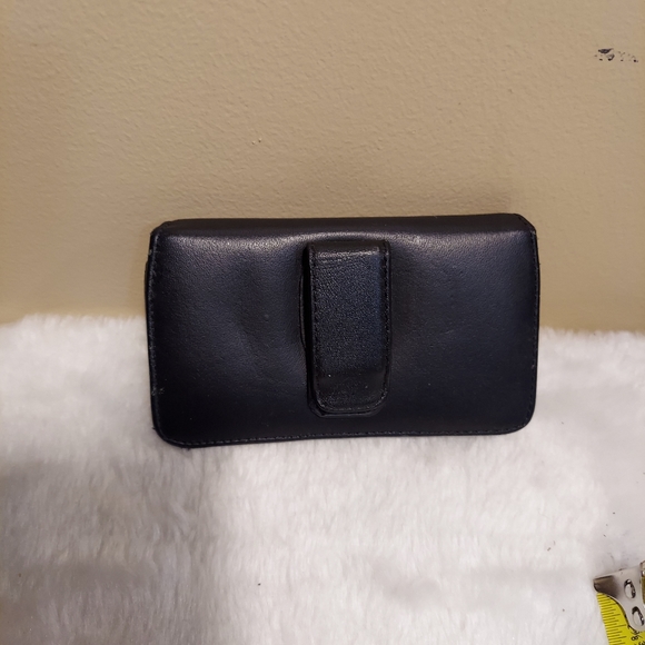 Leather clip phone case. - Picture 4 of 4
